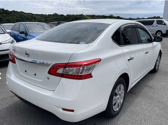 2017 Nissan Sylphy rear and side view 