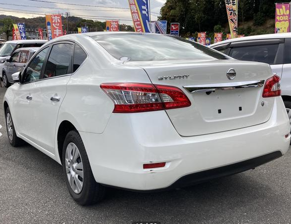 2019 Nissan Sylphy rear and side view 
