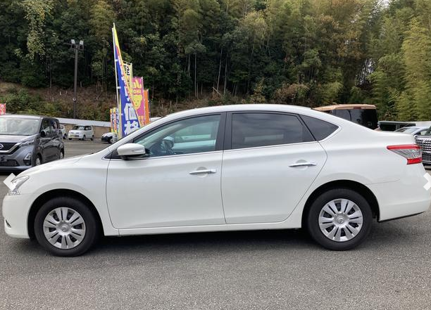 2019 Nissan Sylphy side view 