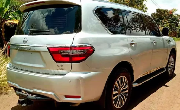 2017 Nissan Patrol rear and side view 