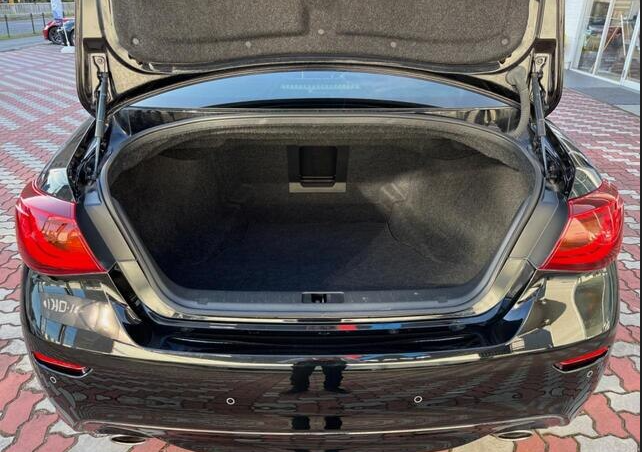 2018 Nissan Fuga boot space 