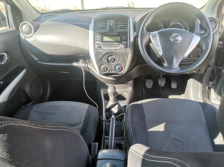 2017 Nissan Almera steering wheel & gear shift 