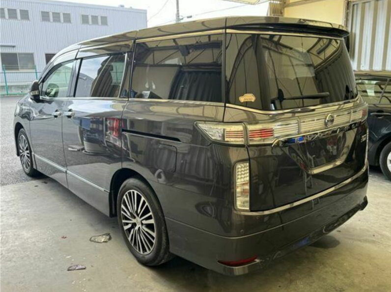 2018 Nissan Elgrand rear and side view 