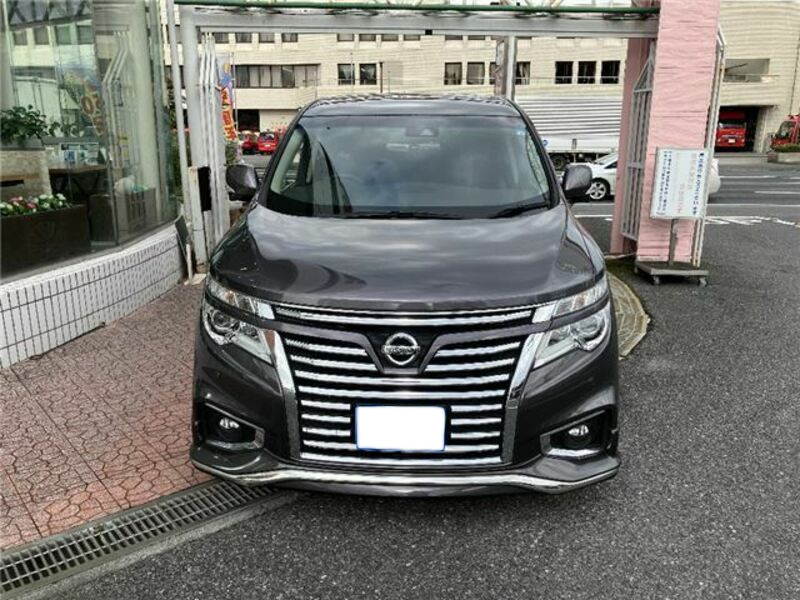 2019 Nissan Elgrand front view 