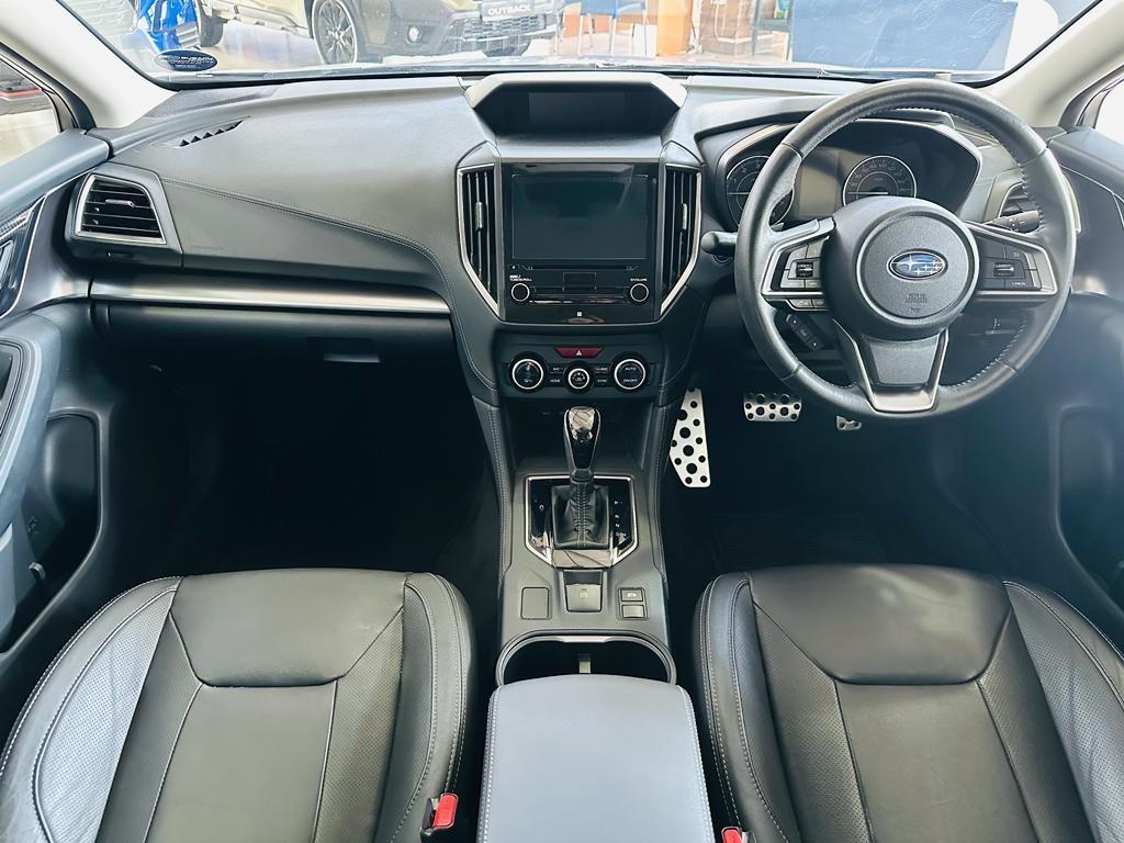 2017 Subaru Impreza steering wheel & gear shift 