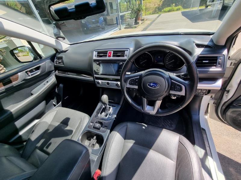 2018 Subaru Legacy steering wheel and gear shift 
