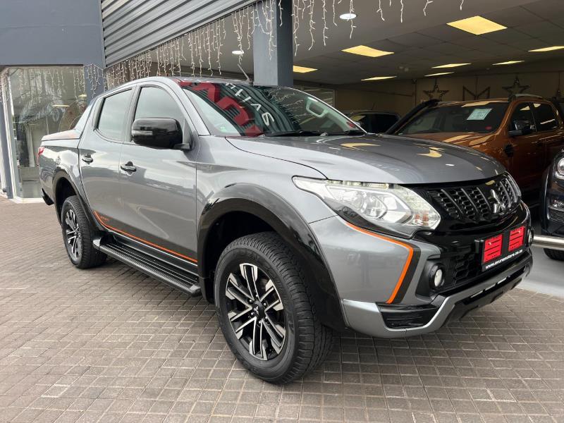 2018 Mitsubishi L200 front and side view 