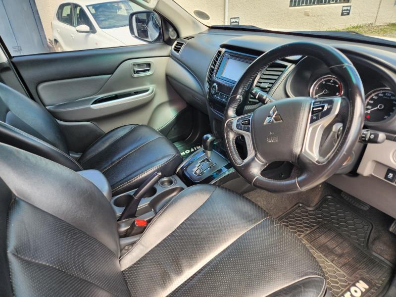 2019 Mitsubishi L200 steering wheel & automatic gear shift 