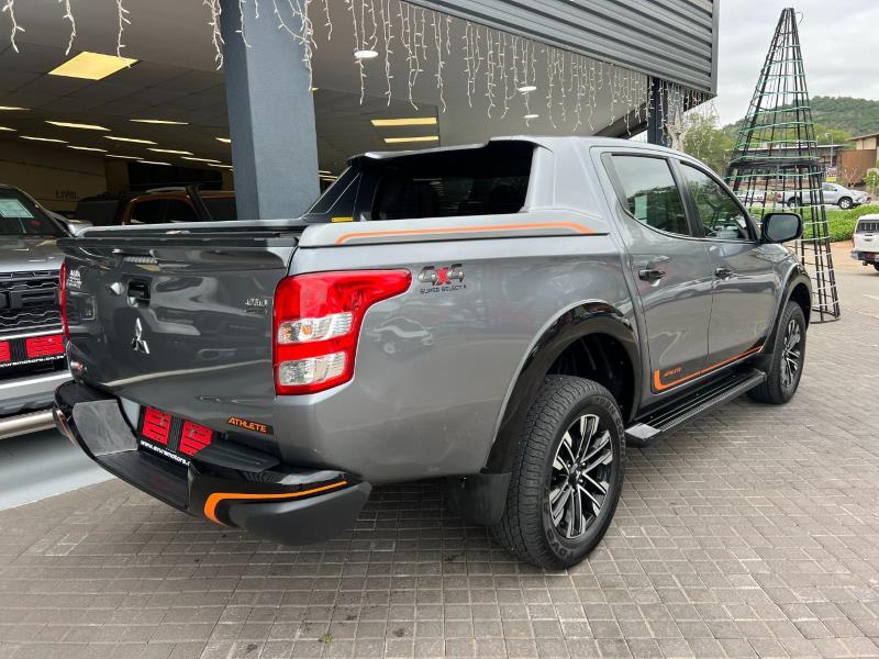 2018 Mitsubishi L200 rear and side view 
