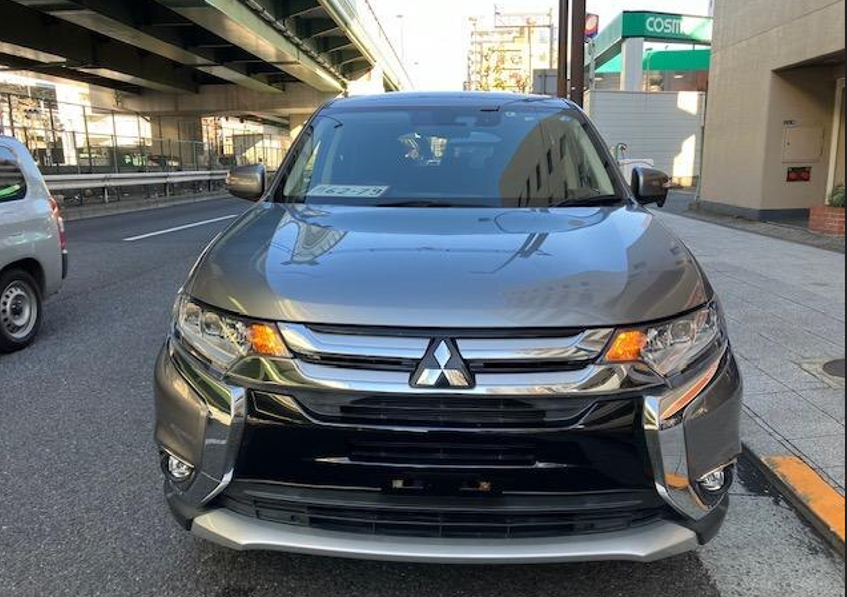 2019 Mitsubishi Outlander front view 