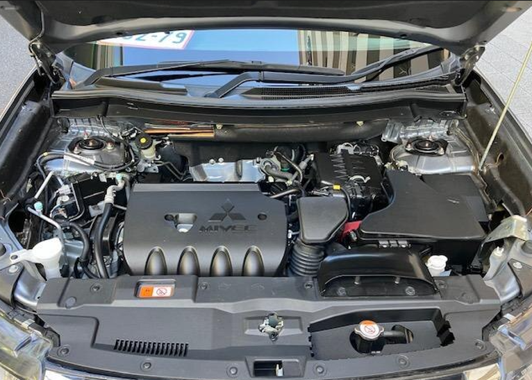 2019 Mitsubishi Outlander engine 