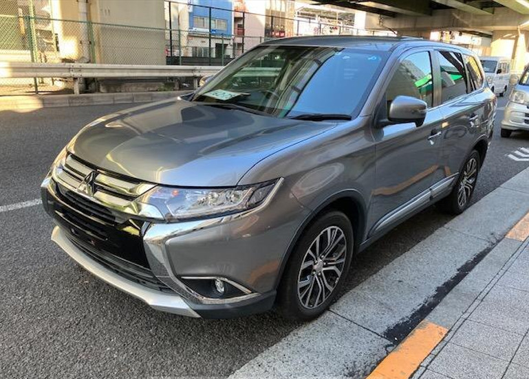 2019 Mitsubishi Outlander front and side view 