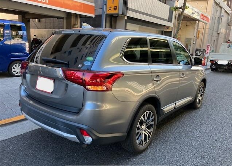 2019 Mitsubishi Outlander rear and side view 