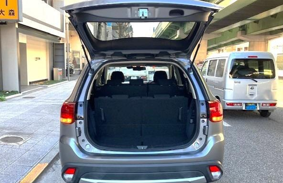 2019 Mitsubishi Outlander boot space 