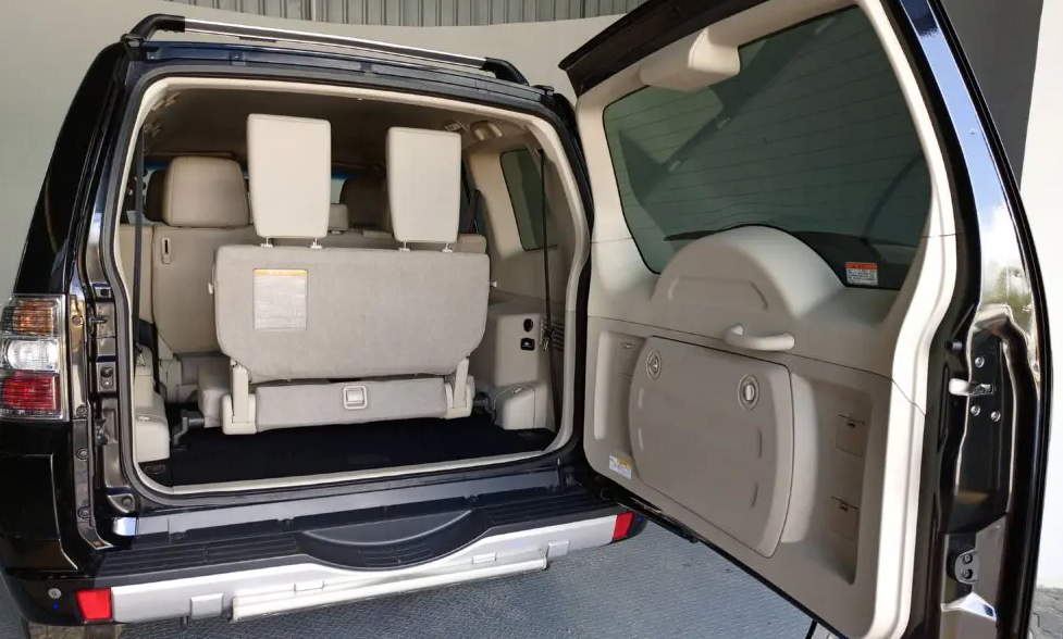 2017 Mitsubishi Pajero boot space