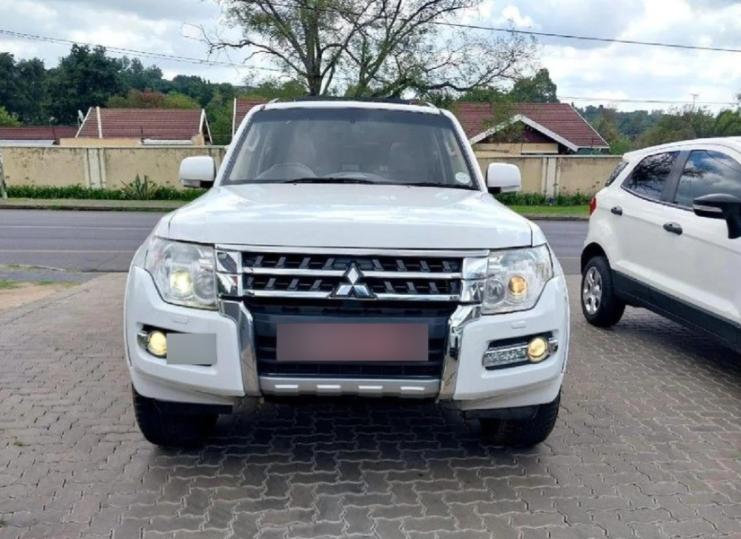 2018 Mitsubishi Pajero front view 