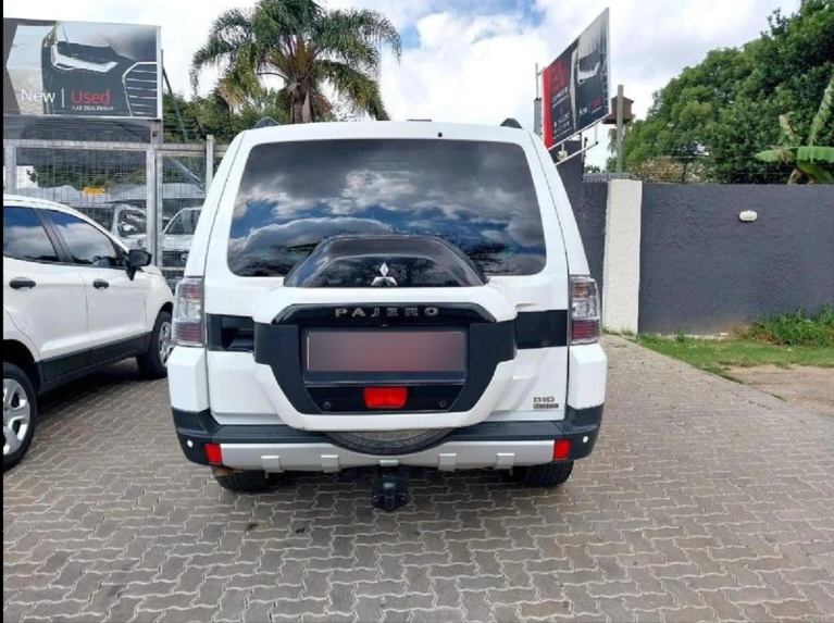 2018 Mitsubishi Pajero rear view 