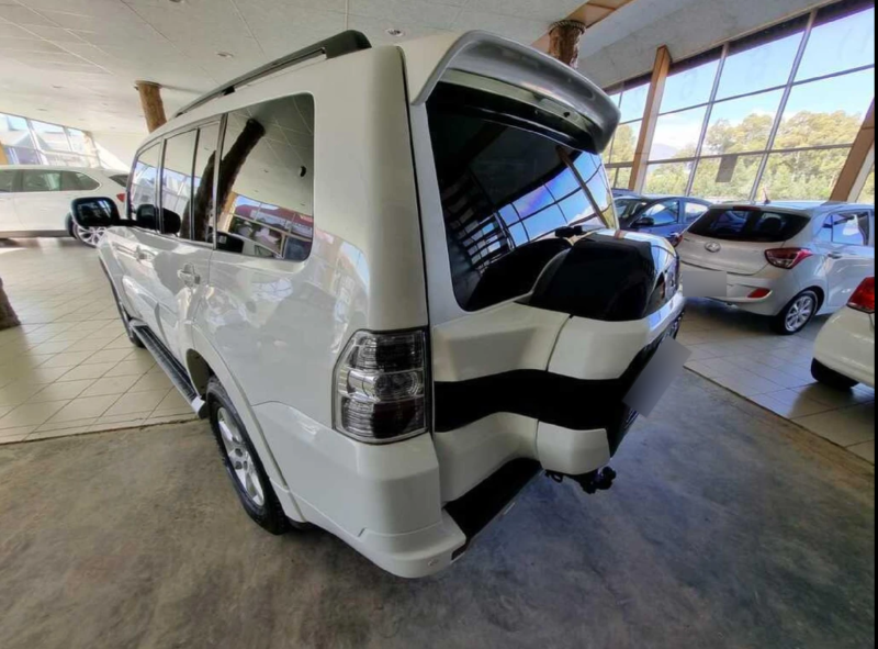 2019 Mitsubishi Pajero rear and side view 