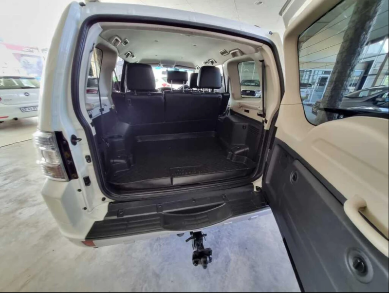 2019 Mitsubishi Pajero boot space 