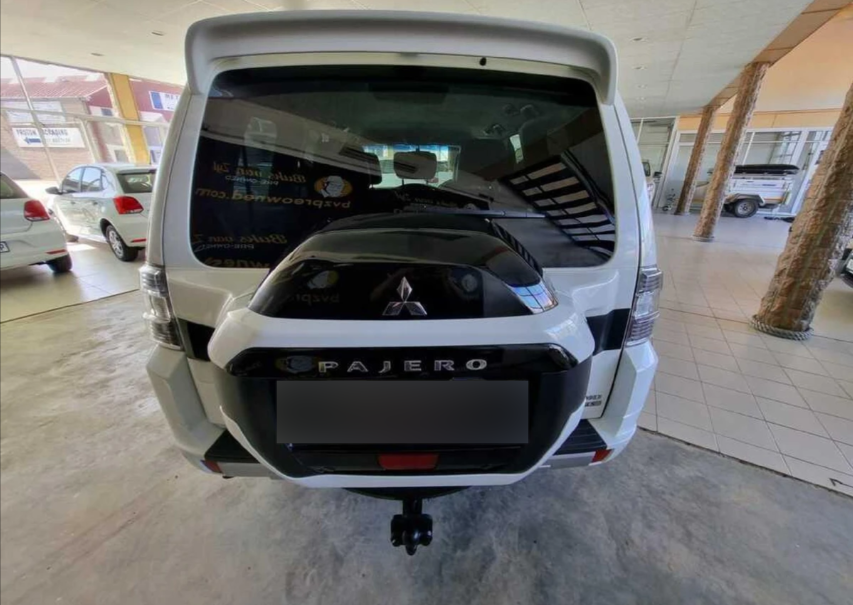 2019 Mitsubishi Pajero rear view 