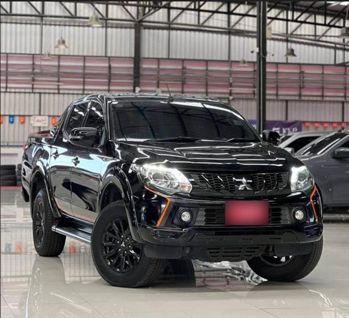 2017 Mitsubishi L200 front and side view 