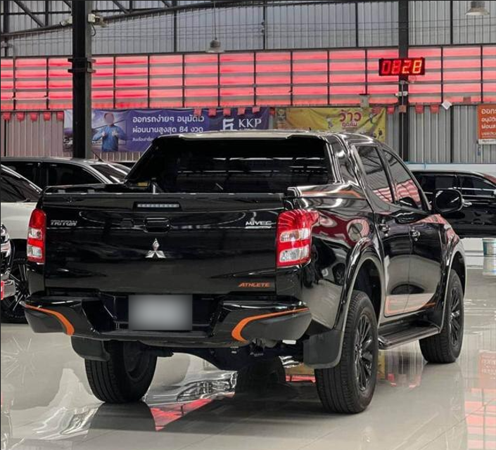 2017 Mitsubishi L200 rear and side view 