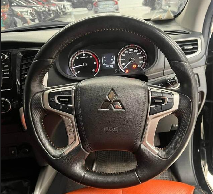 2017 Mitsubishi L200 steering wheel 