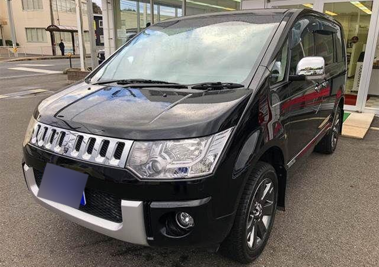 2018 Mitsubishi Delica D5 front and side view 