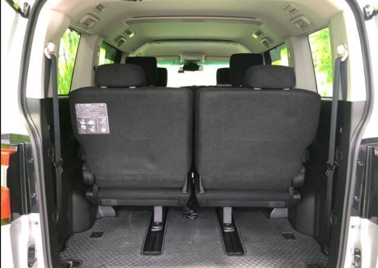 2019 Mitsubishi Delica D5 boot space 