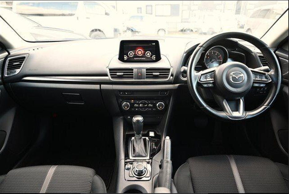 2019 Mazda Axela steering wheel & gear shift 
