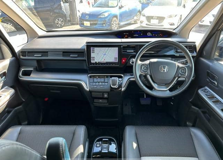 2018 Honda Stepwagon steering wheel & gear shift 
