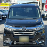 2018 Honda Stepwagon front and side view