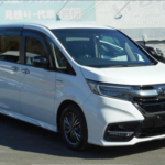 2019 Honda Stepwagon front and side view
