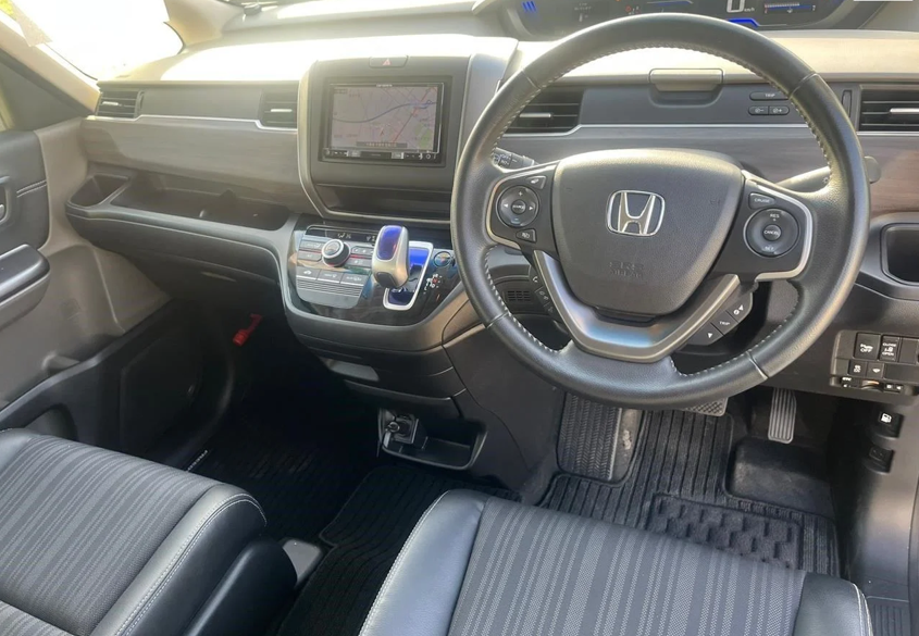 2017 Honda Freed steering wheel & gear shift