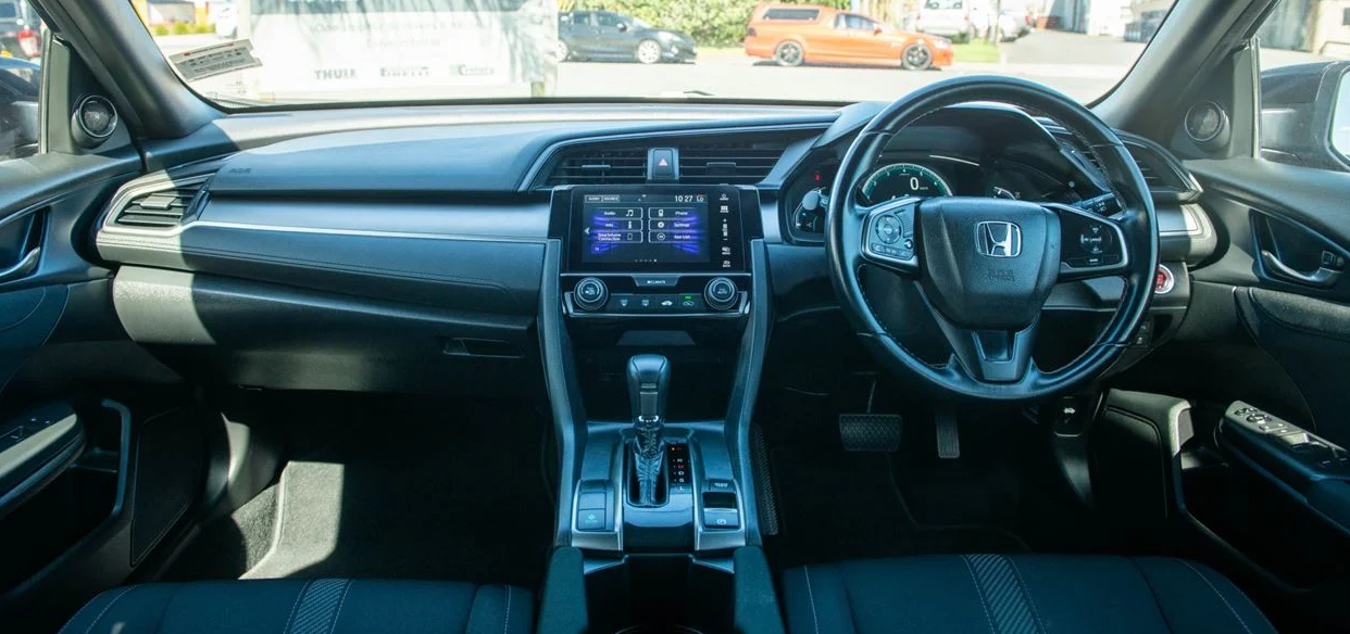2018 Honda Civic steering wheel & gear shift 