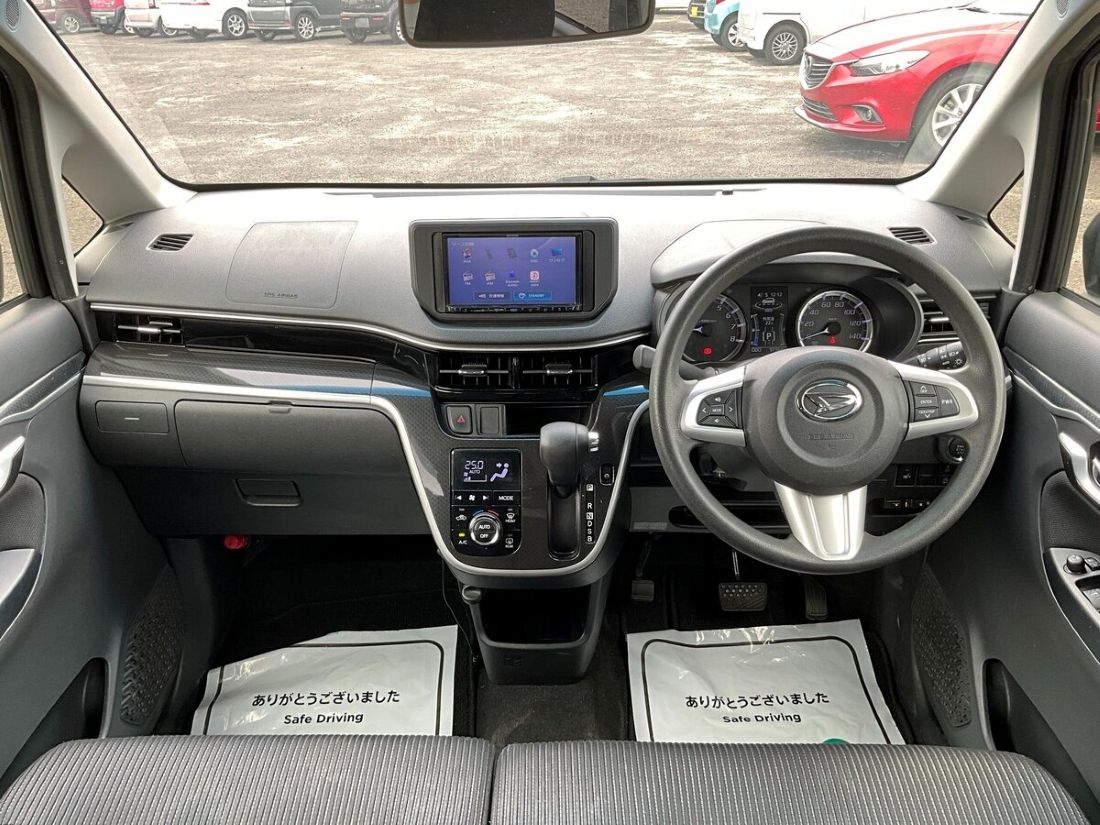 Daihatsu Move Interior