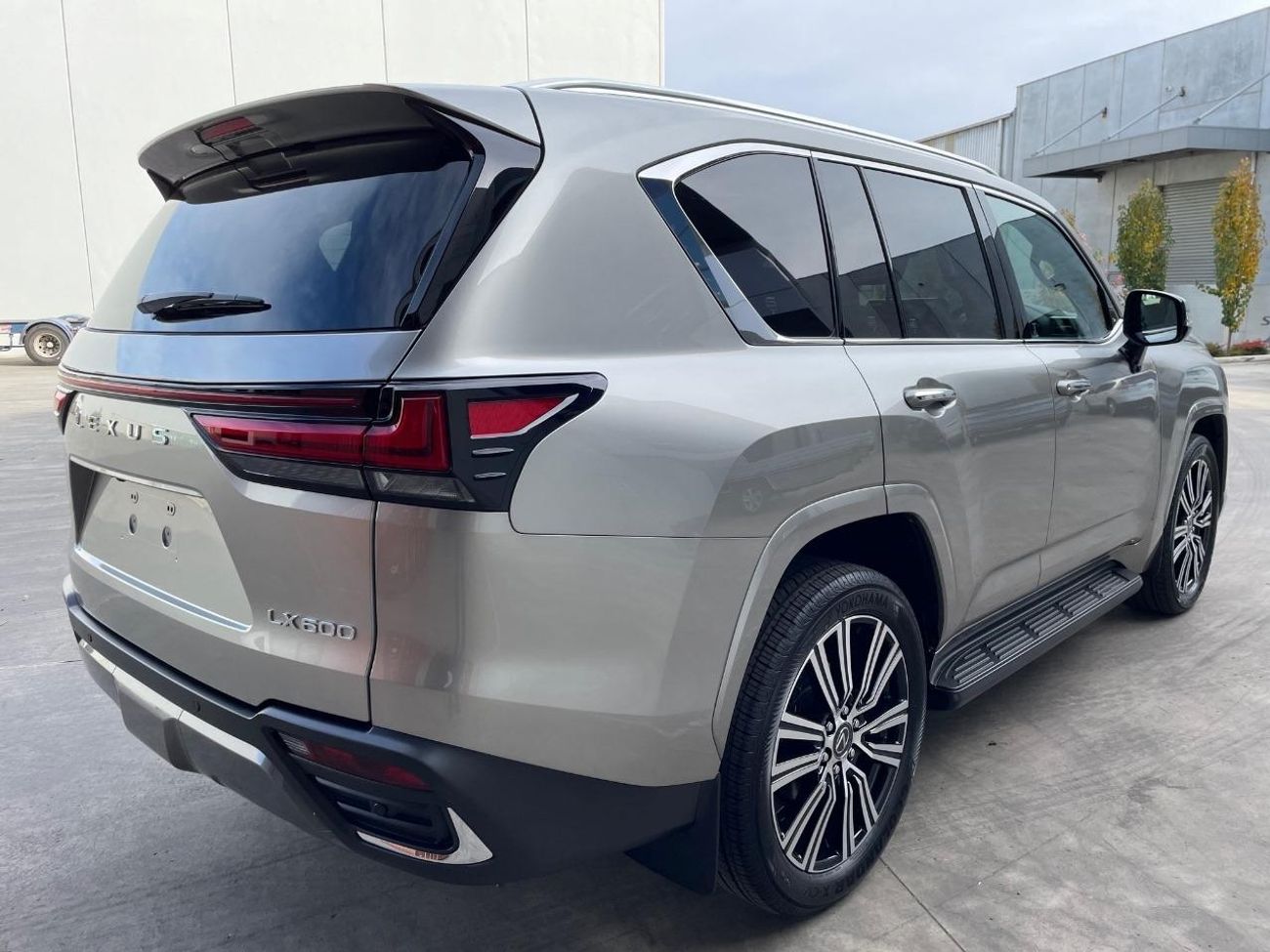 LEXUS LX 600