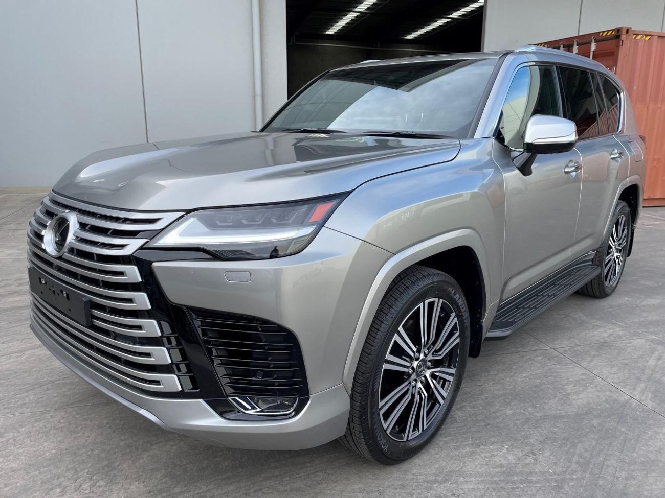 LEXUS LX 600