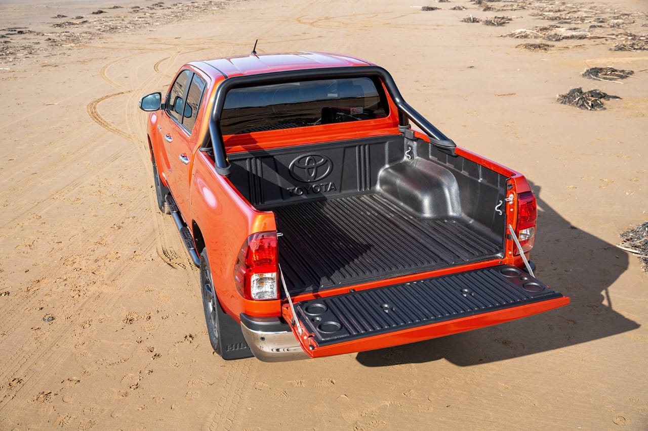 TOYOTA HILUX