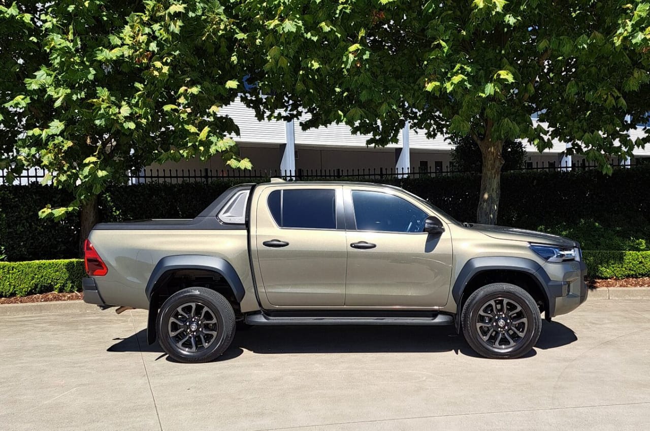 TOYOTA HILUX
