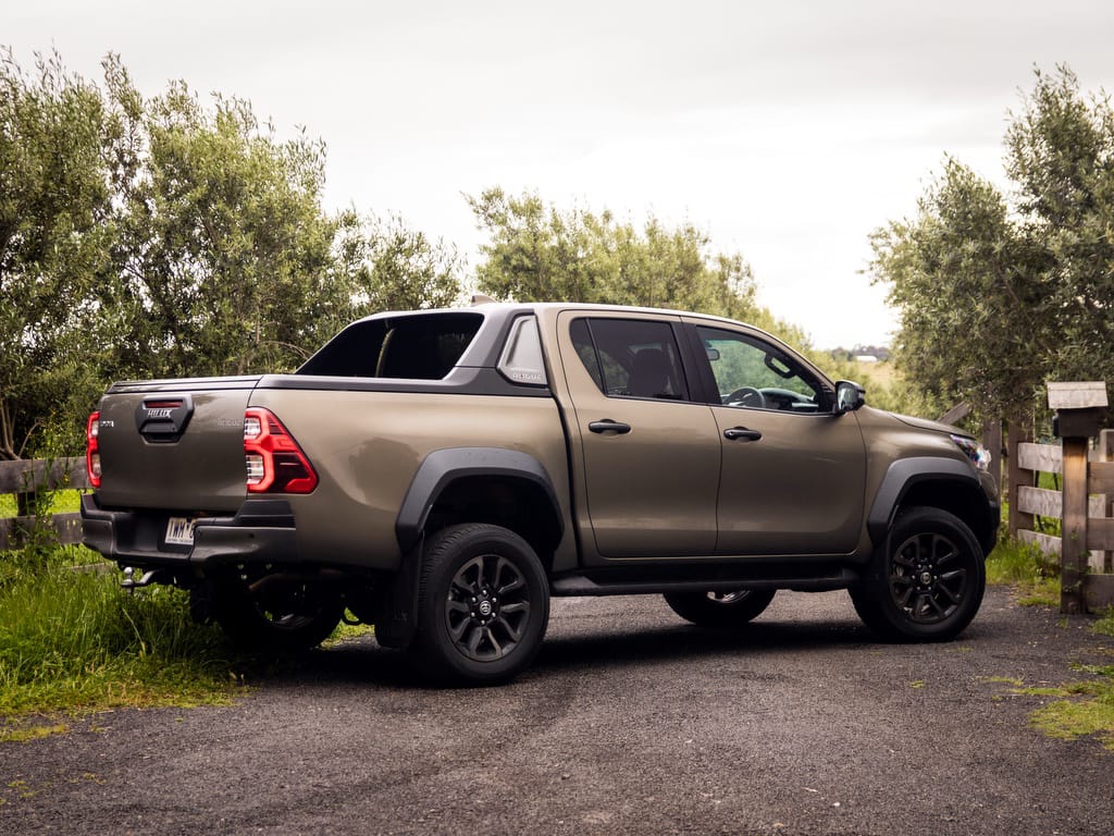 TOYOTA HILUX