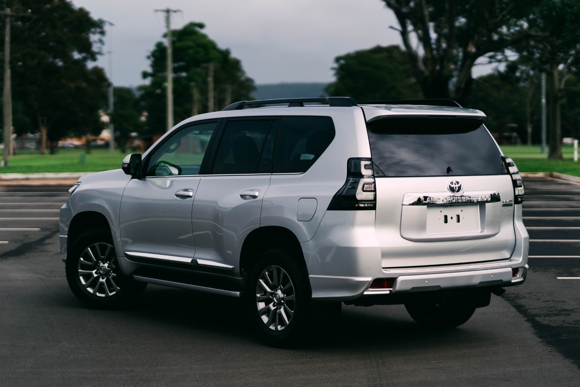 side profile of the Land Cruiser Prado